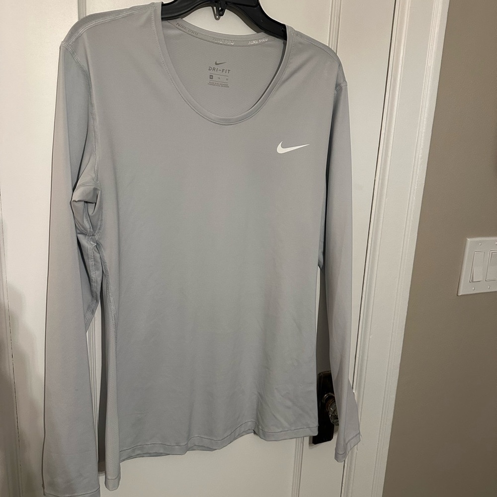 LIKE NEW Women’s Nike Dri-Fit Light Blue Long Sleeve Tee